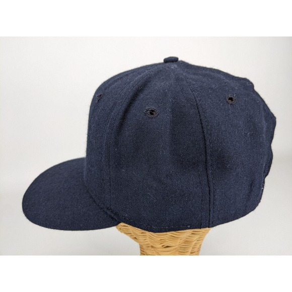 Vtg. Notre Dame Irish Black Embroidered New Era USA Med-Large Size Baseball Hat - Picture 6 of 10